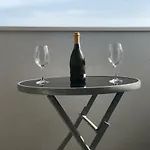 Luxury Lukas Pool & Parking Apartment *