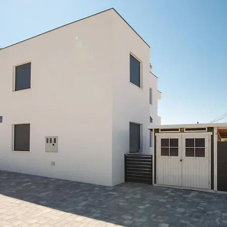 Luxury Lukas Pool & Parking