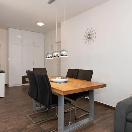 Luxury Lukas Apartman *